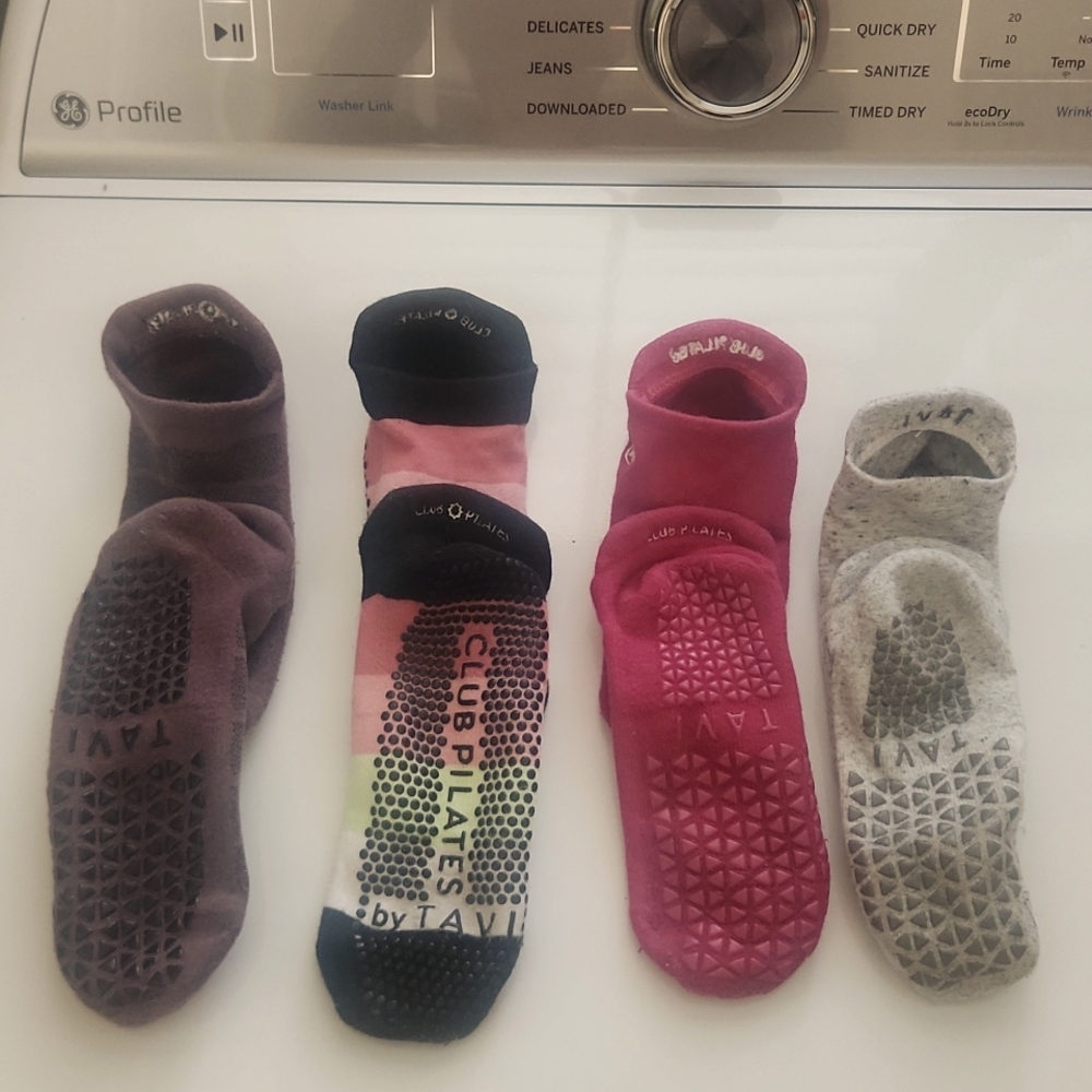 Tavi Pilates Grip Socks  Unisex Small. 4 pairs